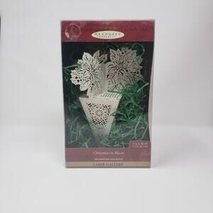 1999 Hallmark Christmas in Bloom Handcrafted Keepsake Holiday Ornament
